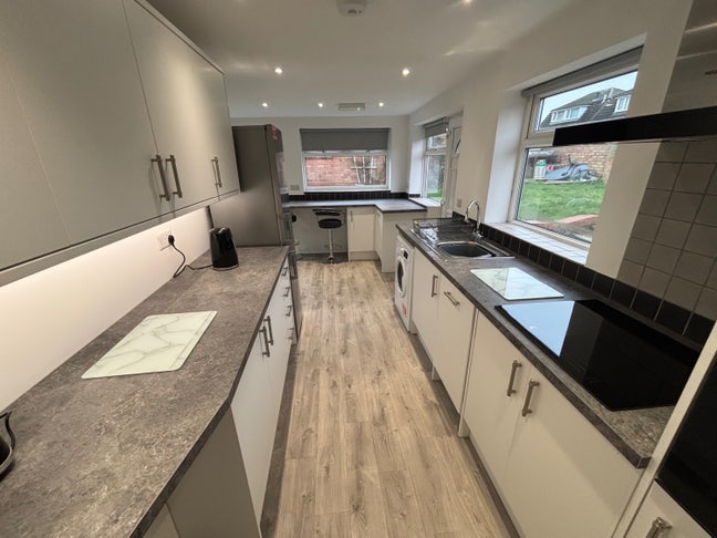 Newly refurbished house Main Photo