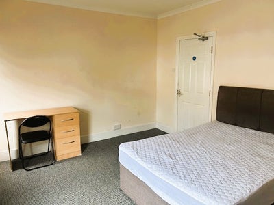 Clean Double Room All Incl. & Wifi Nr Town Centre Main Photo