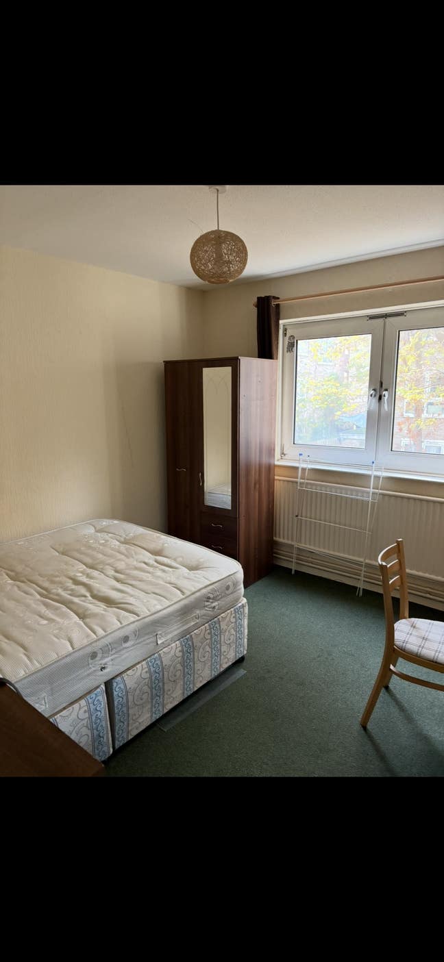 Room in Bow  Main Photo