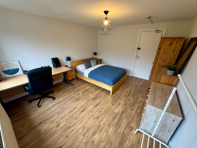  Spacious Double Room - MK14 7Dj Main Photo