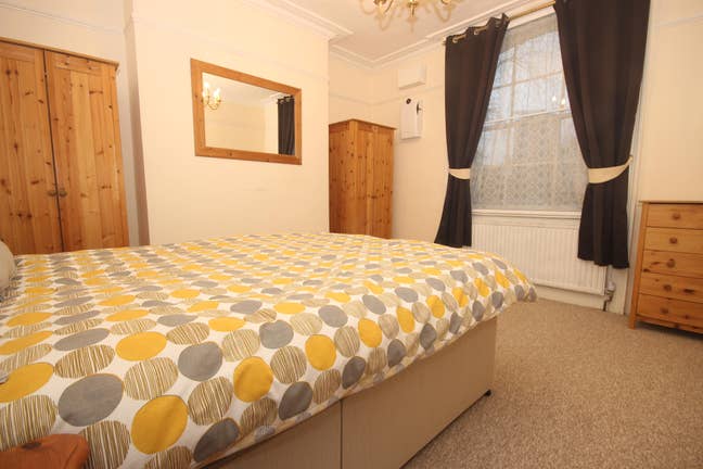 Large Double in Beautiful Georgian Houseshare Main Photo