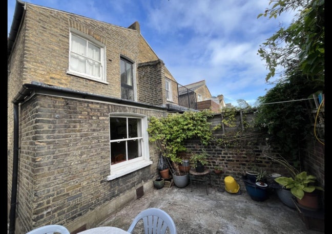 Zone 2 ~ 1 Bedroom with Private Bathroom  Main Photo