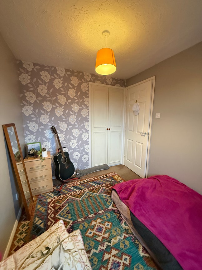 Small room for rent Main Photo