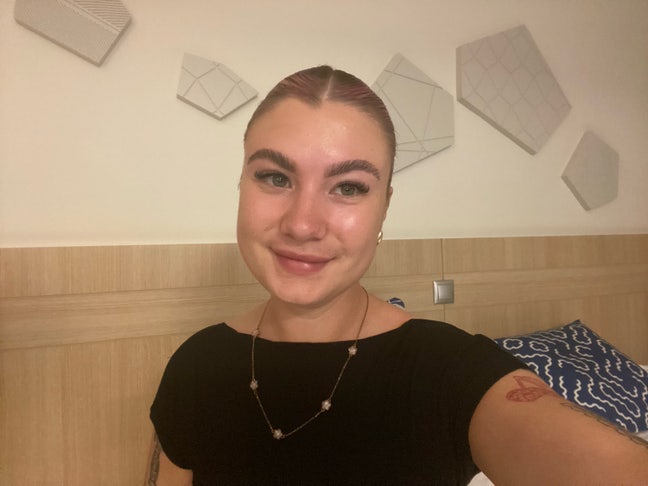 I am a professional female aged 25. I am look... Main Photo