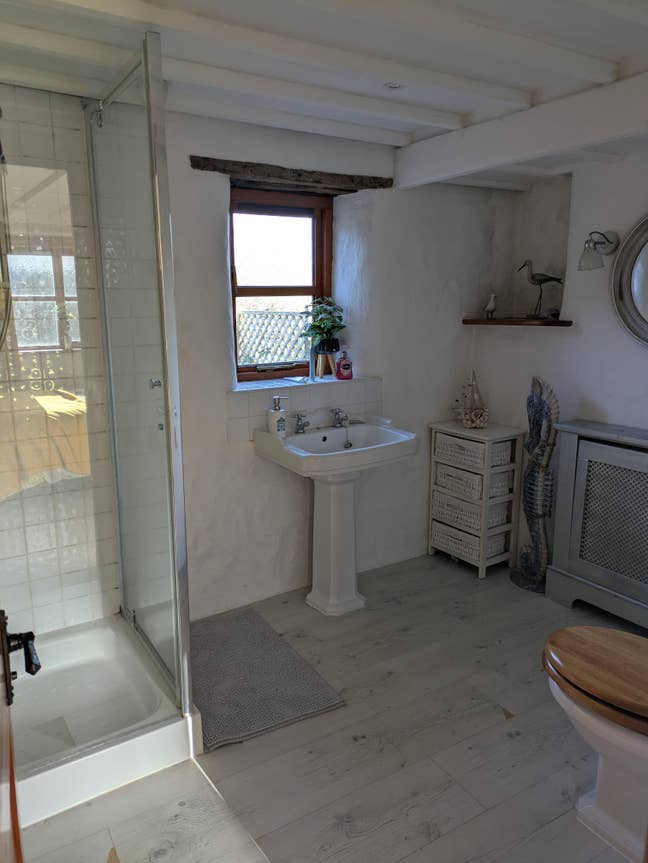 Spare double room with en suite Main Photo