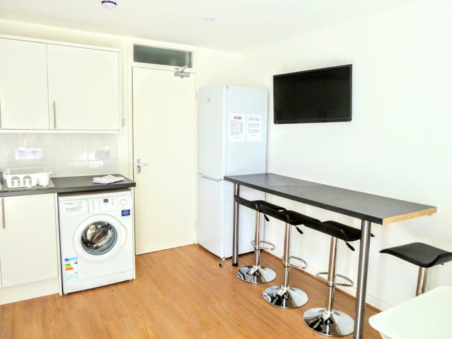 Small Double in SW17- 3 Mins to Train 🚆​ Main Photo