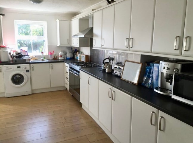 Mixed Age Home- Small Double- 12 Mins to Tube​🚇​ Main Photo