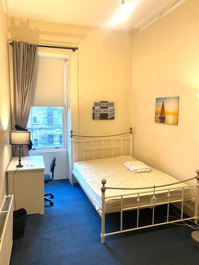 Large double bedroom near Byres Road Main Photo