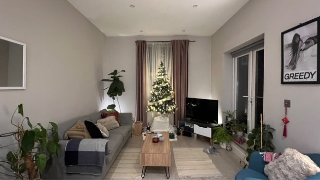 Double bed room - replace my flatmate  Main Photo