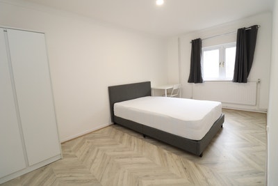 2 Brand New Double Rooms-1 Stop from King's Cross Main Photo
