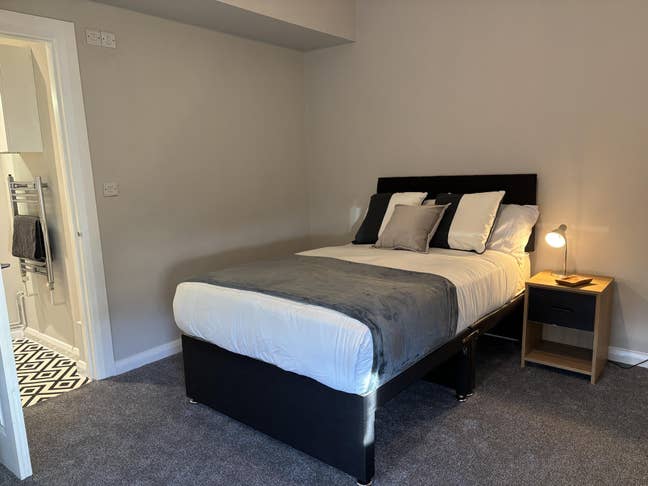 8 Min Walk to Tram- Lots off Free Parking​🚘​ Main Photo