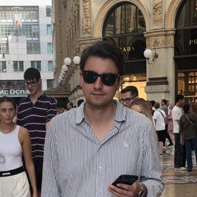 Seeking room with good transport links to the City Main Photo