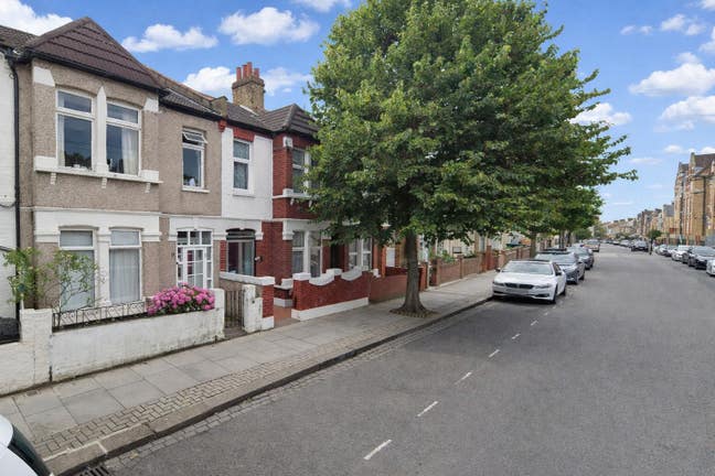 Gatton Rd  - SW17- 4 Bed- Garden-Close to Tube Main Photo