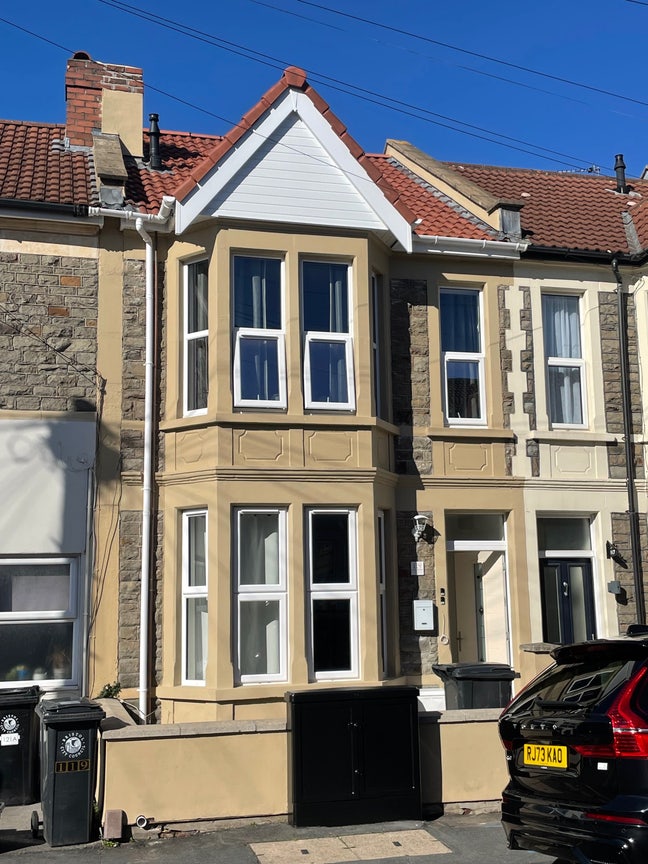 Period Upper floor Apartment    Main Photo