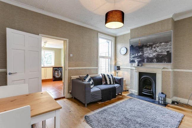 Northfields Houseshare - large room - bargain Main Photo