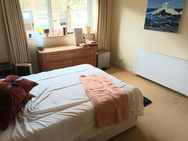 Spacious furnished double bedroom available Main Photo