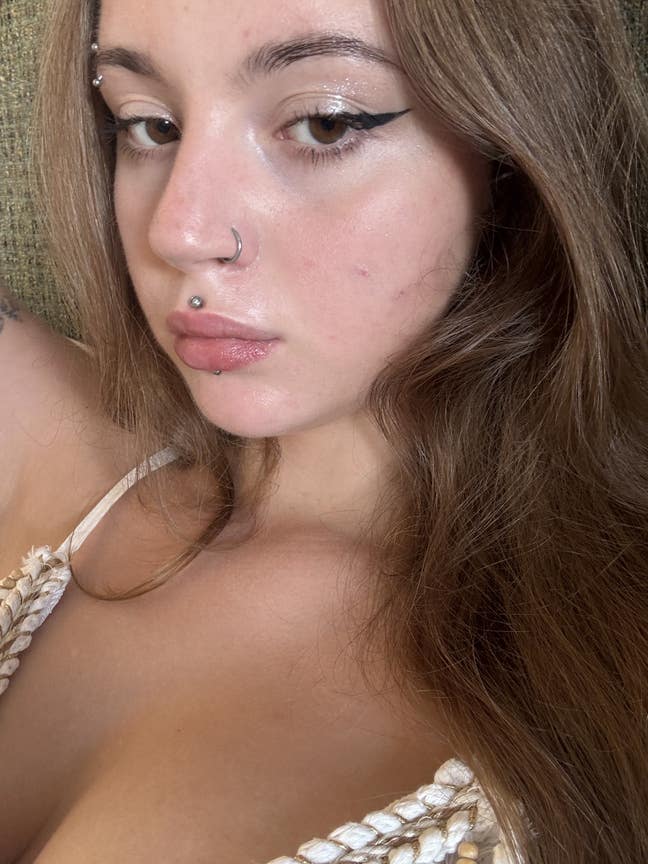 Looking for a room as a couple  Main Photo