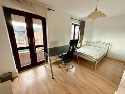 ✨Spacious Double room near Canary Wharf✨ Main Photo