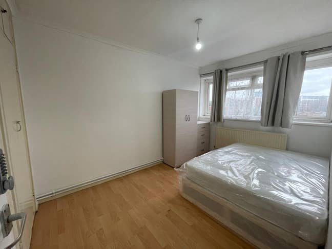 Spacious Couple Room | 5 mins to Stepney Green Main Photo