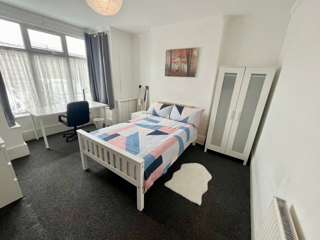 31 Clifton Boulevard, Dunkirk, Nottingham, NG7 2JH Main Photo