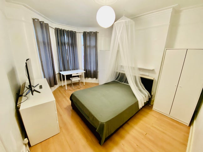 Cozy double Room. Bruce Grove/Seven Sister. Main Photo