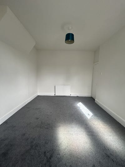 Newly Refurbished 5-Bedroom Home – Leyton  Main Photo