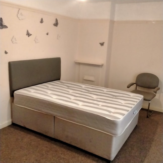 Double room available to rent  Main Photo