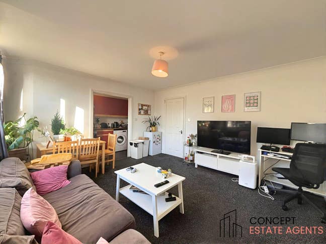 Spacious 3 Bed 2 Bath Flat in Tooting Bec, SW17 Main Photo