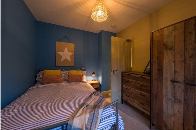 Newly Decorated Double Room  - All Bills Included Main Photo