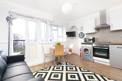 Modern Room + Balcony – Bow / Mile End 🚆✨ Main Photo