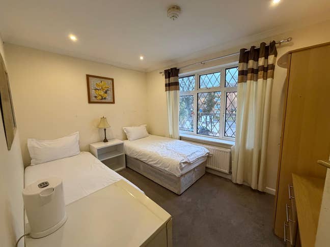 Bracknell Center En-Suite Rooms Main Photo