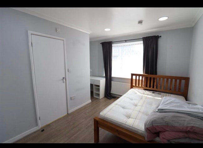 Beautiful 6 bedroom property available soon! Main Photo