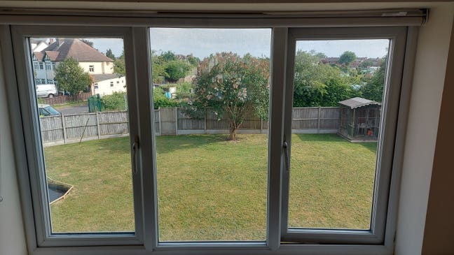 HUGE room, en-suite, very quiet, big house garden Main Photo