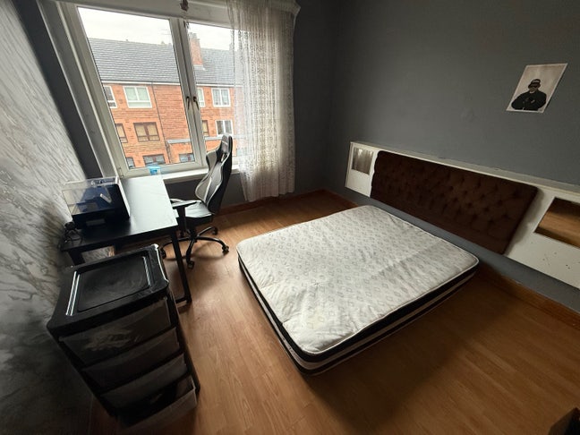 Master room in Dennistoun tenement Main Photo