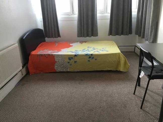 🏙 Huge Furnished Double Room in 2-Bed Flat – E15 Main Photo