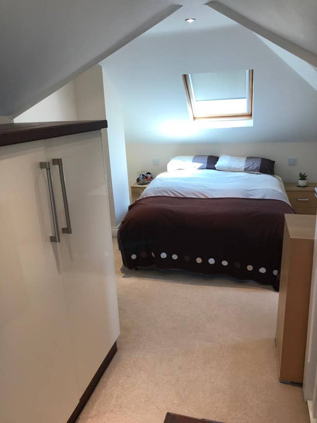 Loft conversion king-size bed with Ensuite Main Photo