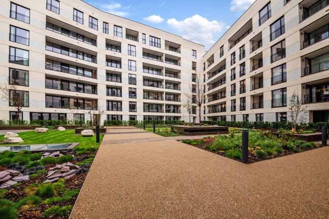 3 Luxury Rooms- Stunning Modern Flat with Free Gym Main Photo