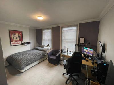 Double Room to let with built-in wardrobes Main Photo