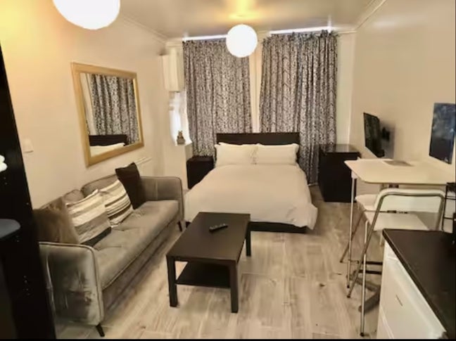 Shortlet Available, all bills included  Main Photo