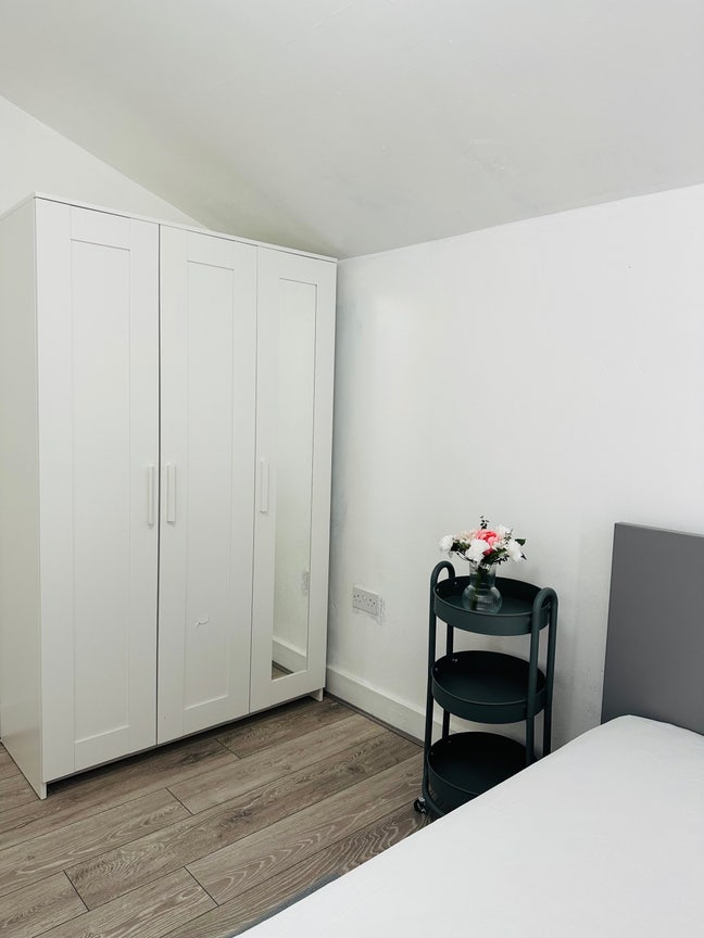 Bright Double room-4 minutes to UptonParkStation  Main Photo