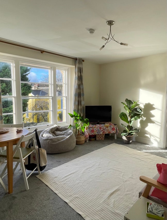 Double room available in 2 bed flat Main Photo