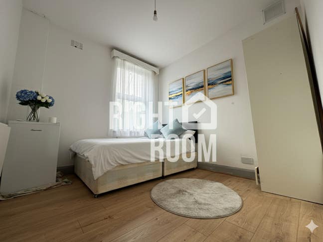 Double Room in Heart of Kings Cross – Perfect for  Main Photo