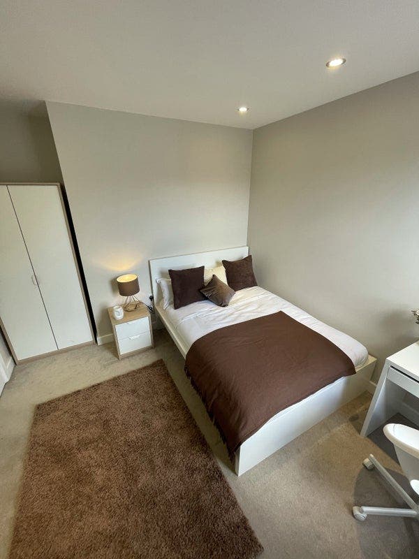 Cosy Double Room Right Next To The Station Main Photo