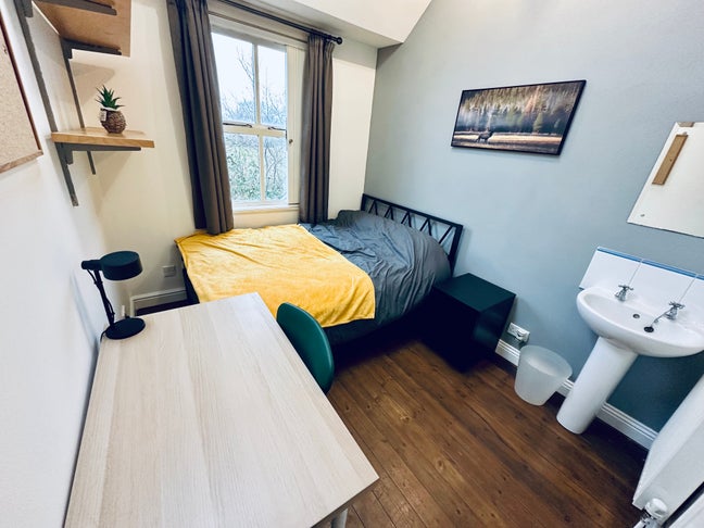 **Reduced High end Newly refurbed Home!  ** Main Photo