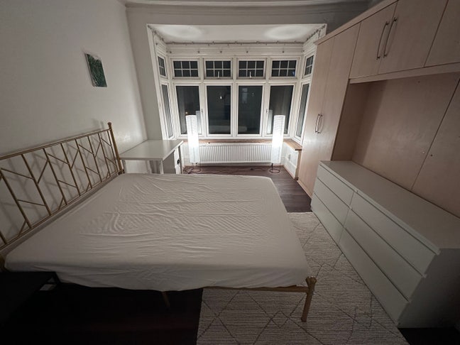 Large Double Bedroom available. Main Photo