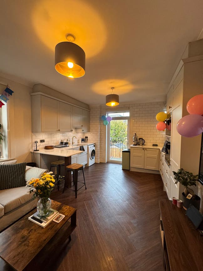 Bright 3-Bed Flat in W12 – Fully Furnished Main Photo