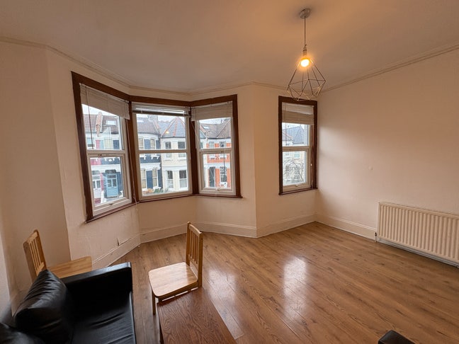 Large 2 Bedroom Flat - Haringey Ladders Main Photo