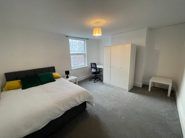 &pound;100 DEPOSIT! All Bills Included! Newark Centre Main Photo