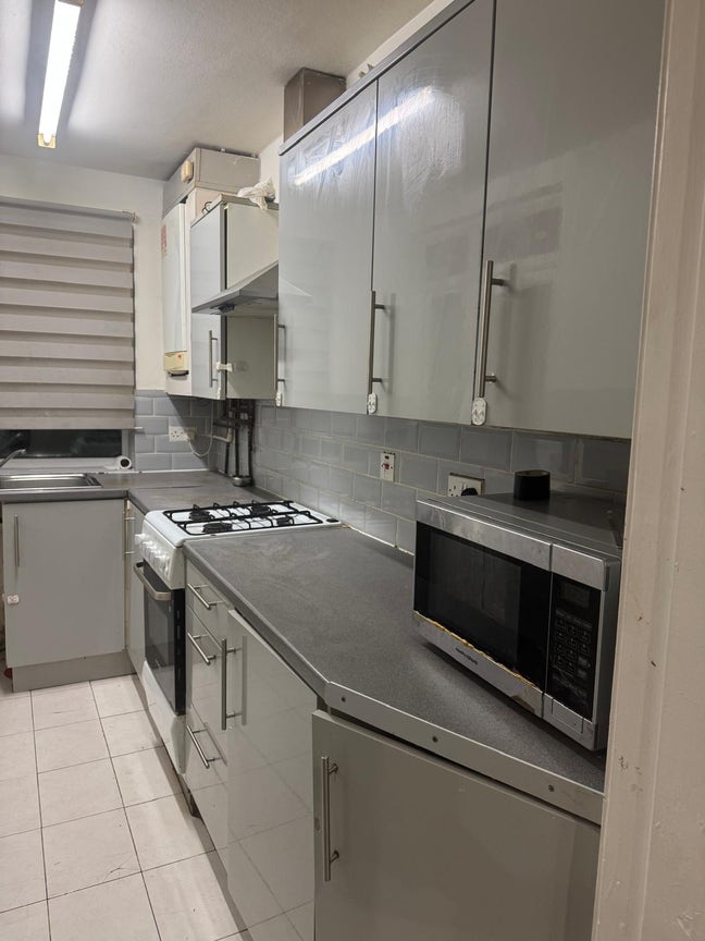 2 bedroom flat on first floor Chingford  Main Photo