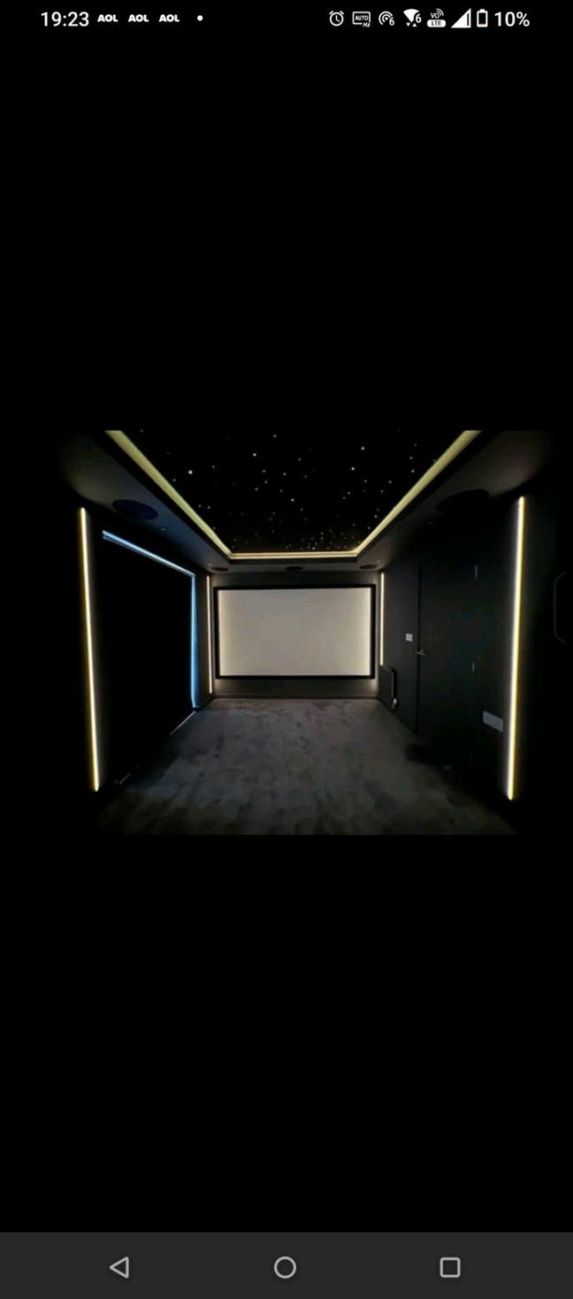 Private Cinema, 4-Bed House ( just 2 ppl)& Parking Main Photo